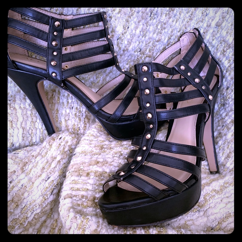 Strappy Sandals 🖤